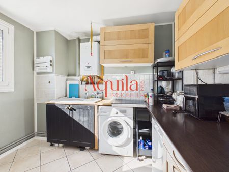 Location Appartement 4 pièces 79m² VILLEURBANNE 69100 - Photo 4