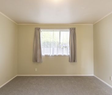 Spacious 5-Bedroom Family Home - Hillcrest School Zone - Photo 6