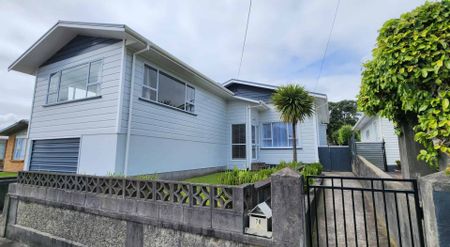 FOUR BEDROOMS IN A PRIME LOCATION - Photo 3