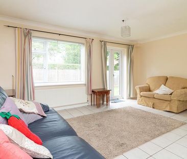 4 bedroom semi-detached house to rent - Photo 2