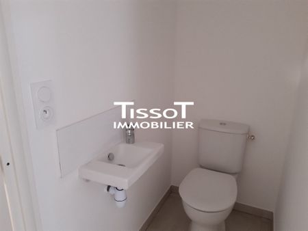 Location Appartement 4 pièces 83m² NIMES 30000 - Photo 3