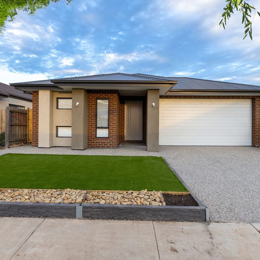 Rare and captivating four-bedroom family home - Photo 1