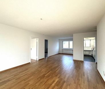 Tolle 4.5-Zimmerwohng im Hochparterre für Familien mit Spielplatz - Photo 1