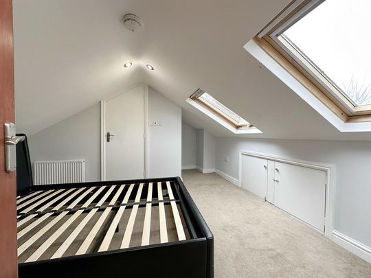 4 bedroom semi-detached house to rent - Photo 1