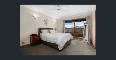 LARGE FAMILY HOME WITH OUTDOOR ENTERTAINING & SOLAR! - Photo 5