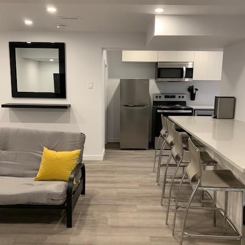 Charmant logement entièrement rénové de 1 chambre à coucher libre à partir du 1er août 2026 - Photo 1