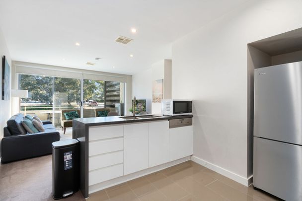 Modern 2-Bedroom Apartment in Prime Curtin Location - Photo 1