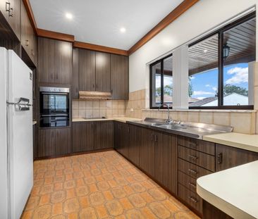 A rare find! Suits extended family with two kitchens and two bathro... - Photo 6