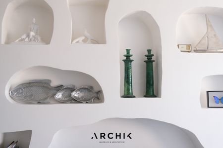 Architecture des années 70, cet immeuble situé en front de mer accueille en son 2ème étage un très bel appartement de 103 m2 alliant charme, modernité et esprit vacances. - Photo 5