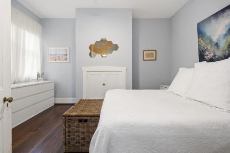 Spacious apartment in vibrant sought-after location - Photo 5