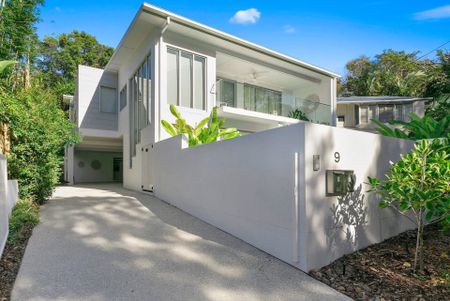 Fully Furnished Dream Rental Home in the Heart of Sunshine Beach | $1,500 Per Week - Photo 3