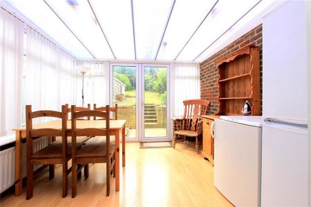 4 bedroom semi-detached house to rent - Photo 2