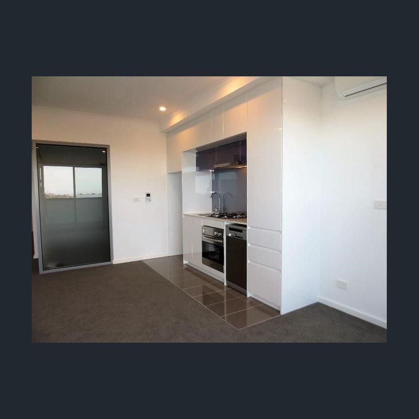 CITY VIEWS IN A PRIME LOCATION - Photo 1