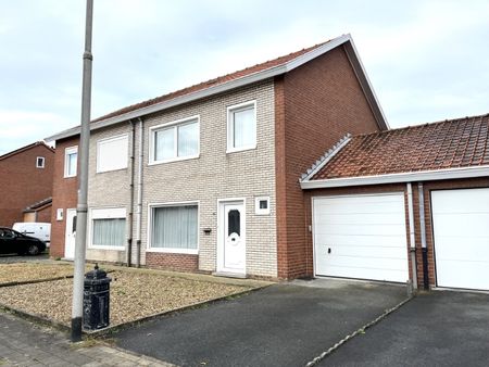 Gerenoveerde woning met 3 slaapkamers en garage - Foto 2