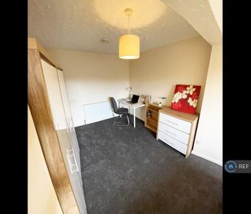 6 bedroom semi-detached house to rent - Photo 4