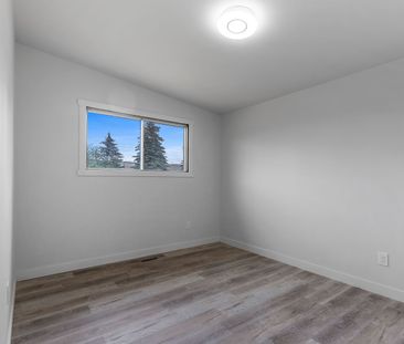 4702 14 Street Northwest, Calgary - Photo 1