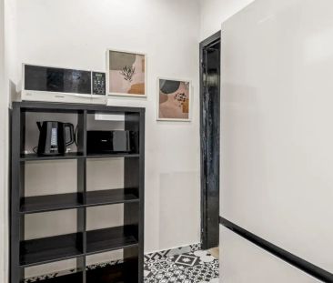 1-bedroom apartment for rent in Lisbon, some bills included - Photo 1
