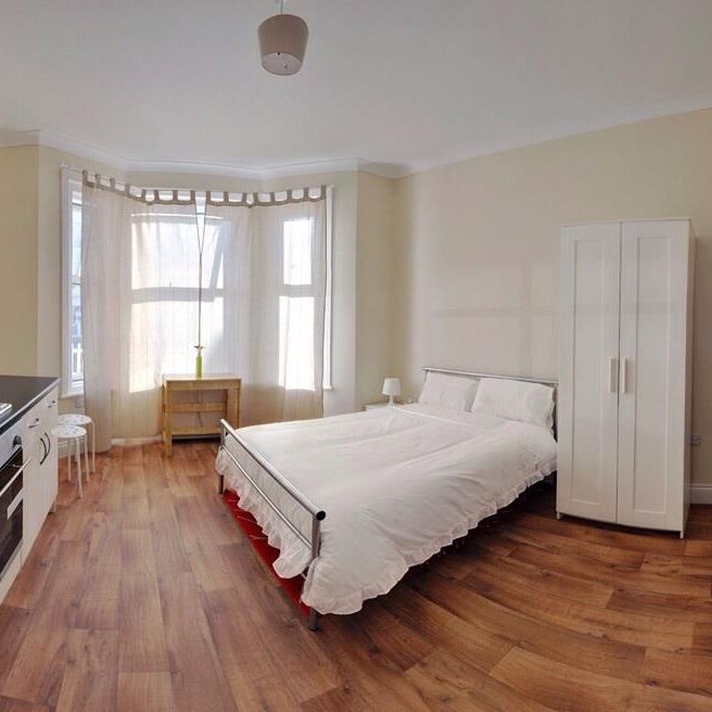 Studio to rent - Photo 1