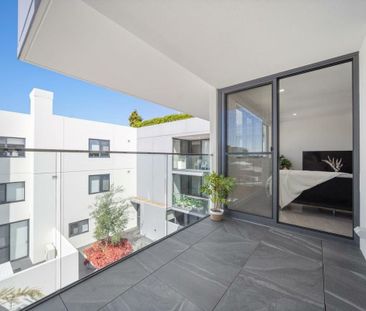 Spacious North Facing Apartment - Photo 6