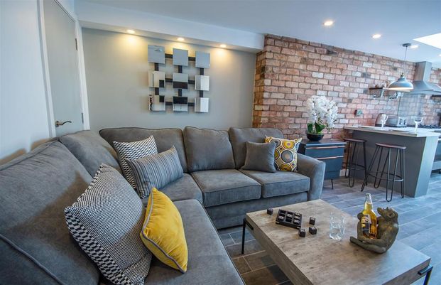 5 bedroom terraced house to rent - Photo 1