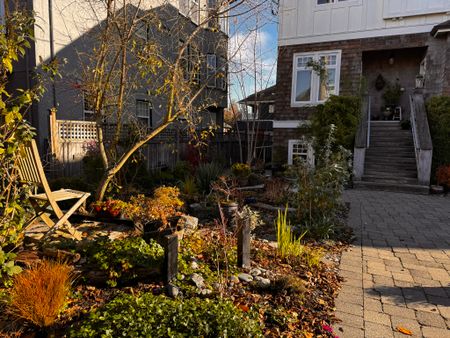 Vancouver Court - 2 - Photo 5