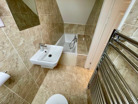 4 bedroom detached to let - Photo 4