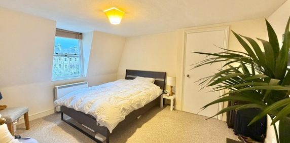 Russell Street - Photo 2