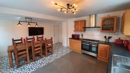 6 bedroom house to rent - Photo 4