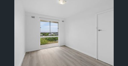 Renovated One Bedroom Unit in Security Block - Photo 5