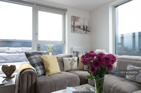 2 bedroom penthouse to rent - Photo 2