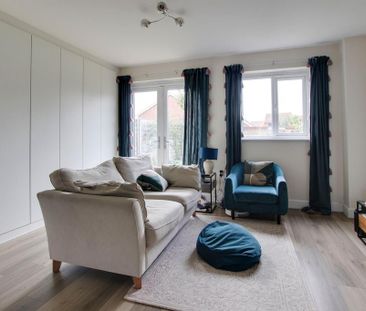 2 bedroom end of terrace house to rent - Photo 2