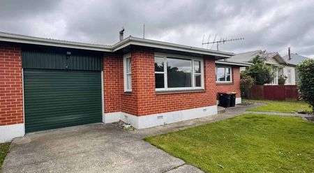 A comfortable and functional home in a convenient location. - Photo 5