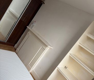 Room in a Shared Flat, Denmark Hill, SE5 - Photo 1