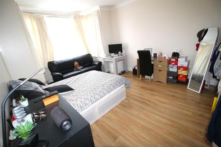 House share to rent - Photo 2