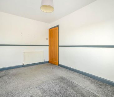 3 bedroom flat to rent - Photo 5