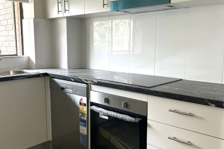 Spacious two bedroom apartment - Photo 2