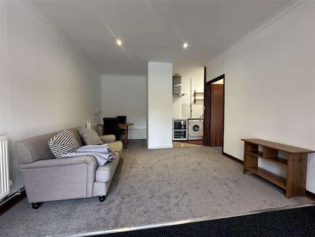 Right Side Pine Way, Southampton, SO16 - Photo 2