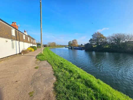 Canal Bank, Purton, Berkeley - Photo 2