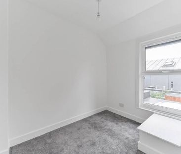 2 bedroom end of terrace house to rent - Photo 5