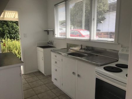 Central one bedroom unit - Photo 2