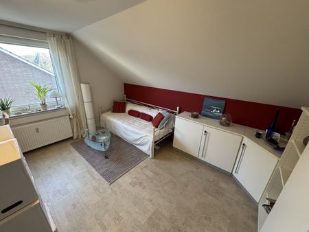 Chic und gepflegt! 4-Zimmer-Dachgeschosswohnung mit Gartennutzung! - Photo 3