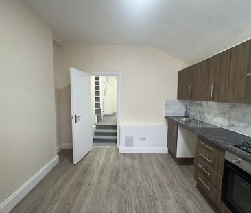3 Bed Flat, Ilford Lane, IG1 - Photo 2