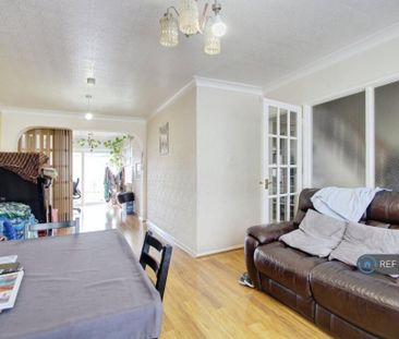 3 bedroom semi-detached house to rent - Photo 2