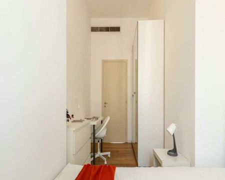 Via Giovanni Battista Pergolesi, Milan, Lombardy 20124 - Photo 3