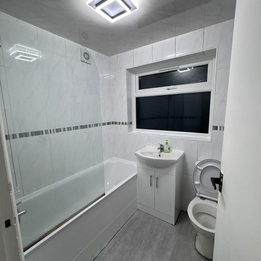 Room to let in shared house- Romford - Photo 1