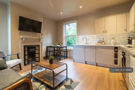 3 bedroom flat to rent - Photo 3