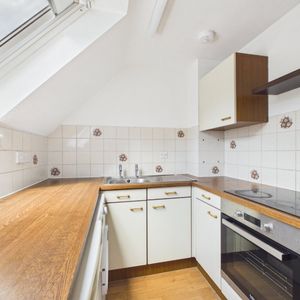 0 bedroom Studio in The Oaks, Staines-upon-Thames - Photo 2