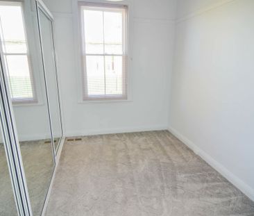 Spacious 4 Bedroom Family Home - Photo 2