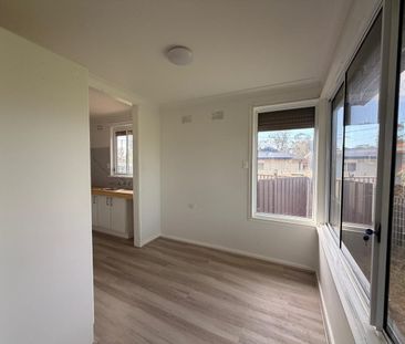 Freshly Renovated 3 bedroom Home with Park aspect - Photo 1