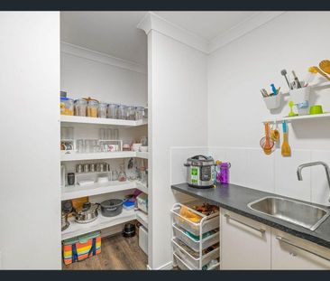 Modern Family Living in the Heart of Springfield Lakes - Photo 4